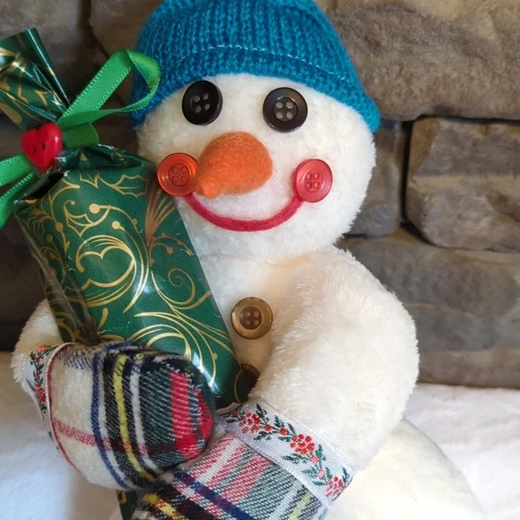 Hand Crafted Snowman Decoration *Makes a great gift for the holidays!* - Picture 2 of 5